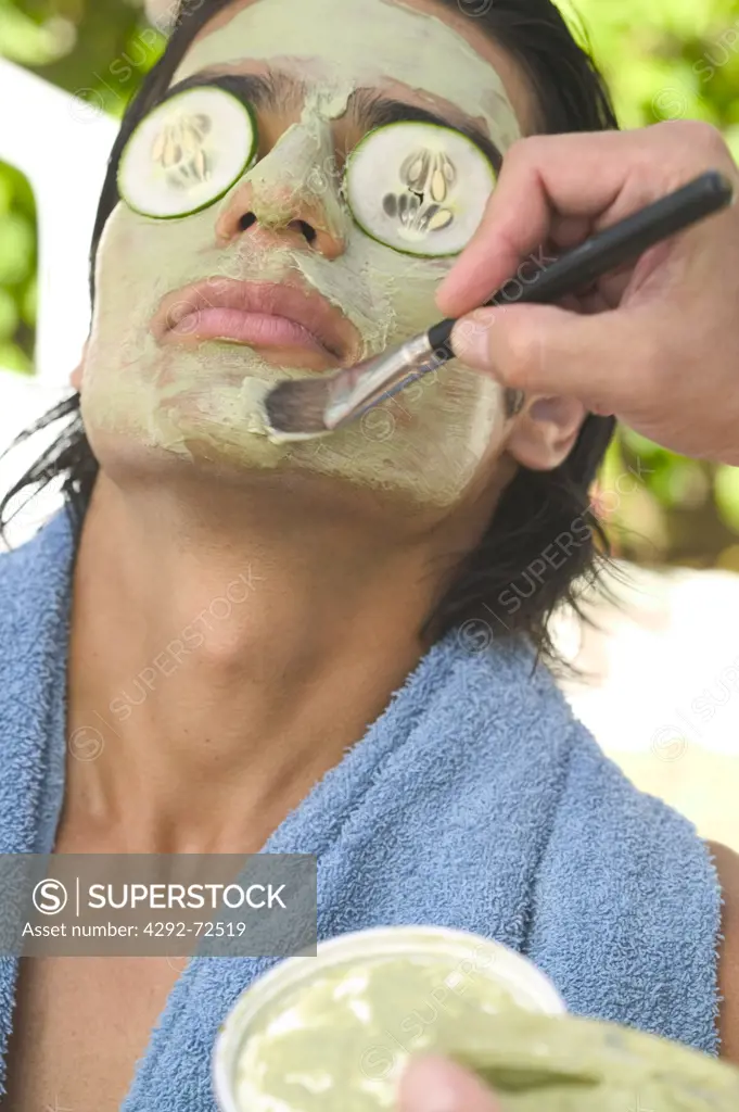 Man getting face mask
