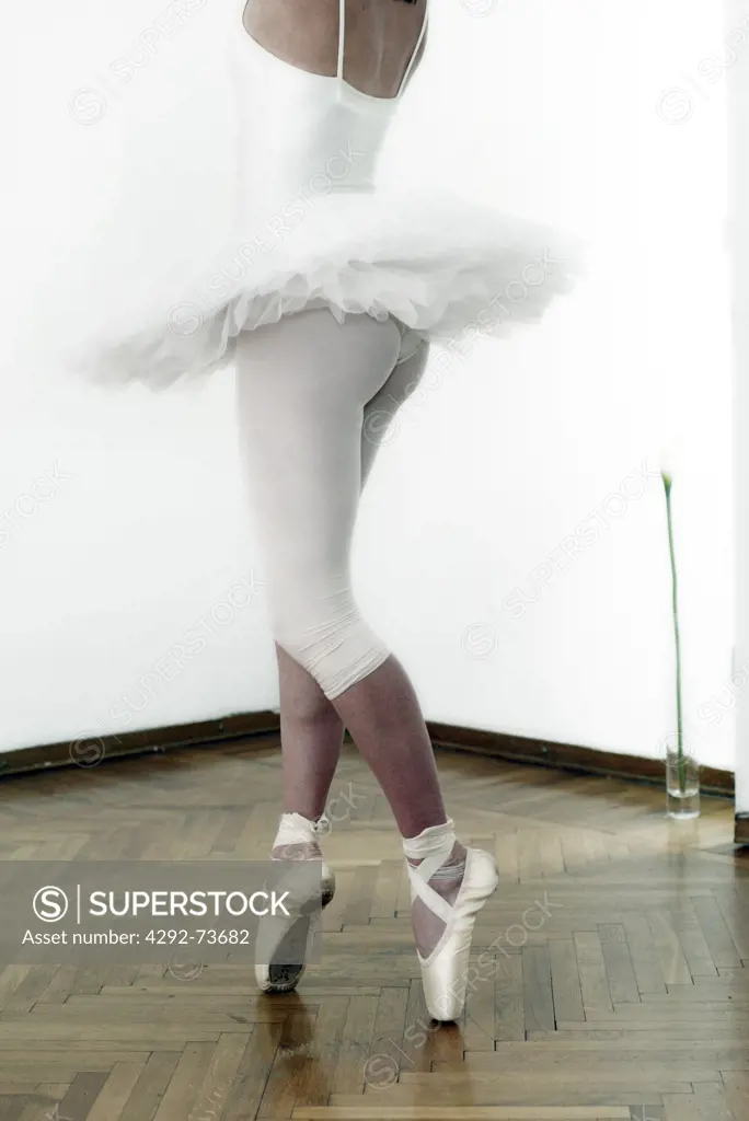 Ballerina, dancing