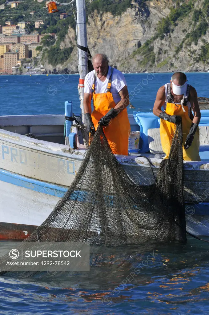 Italy, Liguria, Camogli, fishermen working on the tuna nets