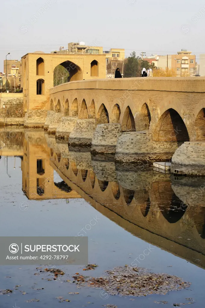 Iran, Isfahan, Shahrestan Bridge, Zayandeh River