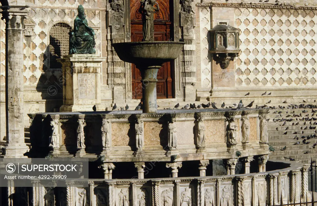 Italy, Umbria, Perugia, Fontana Maggiore and Cathedral