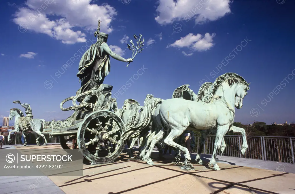 Italy, Lombardy, Milan, the Arco della Pace horses