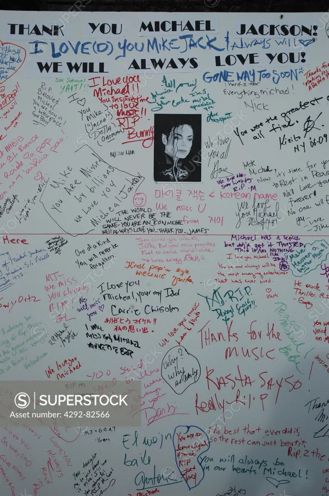 USA, New York City, board in Michael Jacksons memory in Union Square