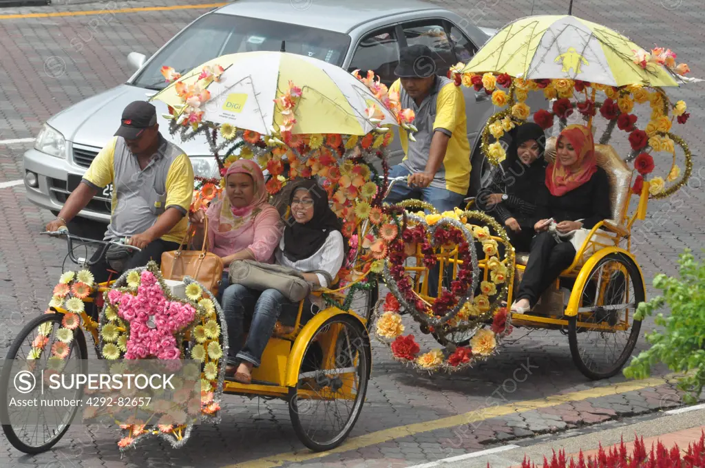 Malaysia, Malacca, Muslim women touring on rickshaws in the Town Square