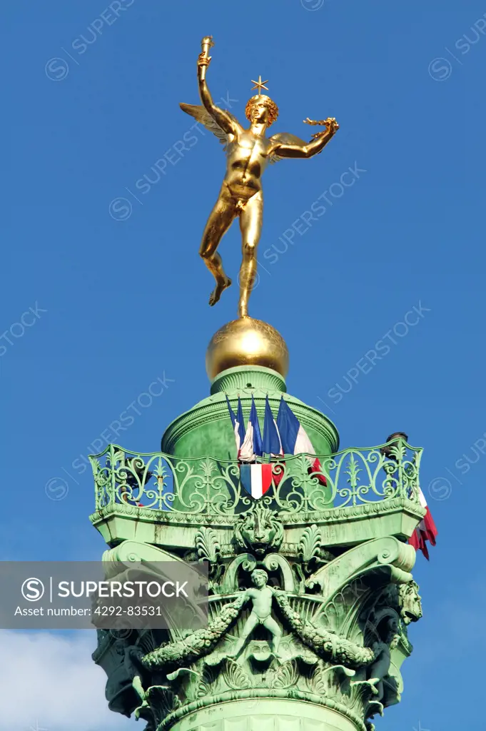 Europe, France, Paris, Place de la Bastille Colonne de Juillet et Genie de la Liberte