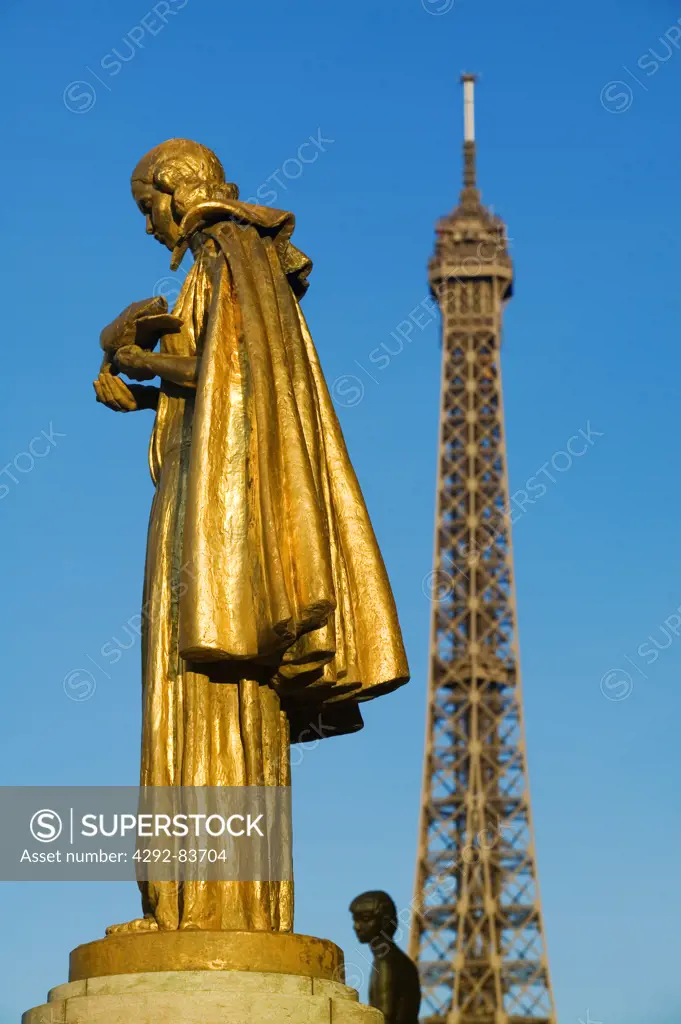 Golden statues at the Palais de Chaillot and the Tour Eiffel, Paris France