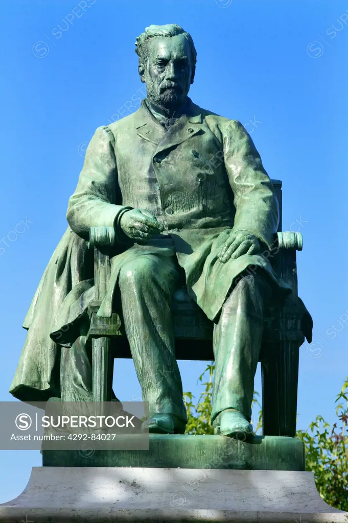France, Louis Pasteur statue