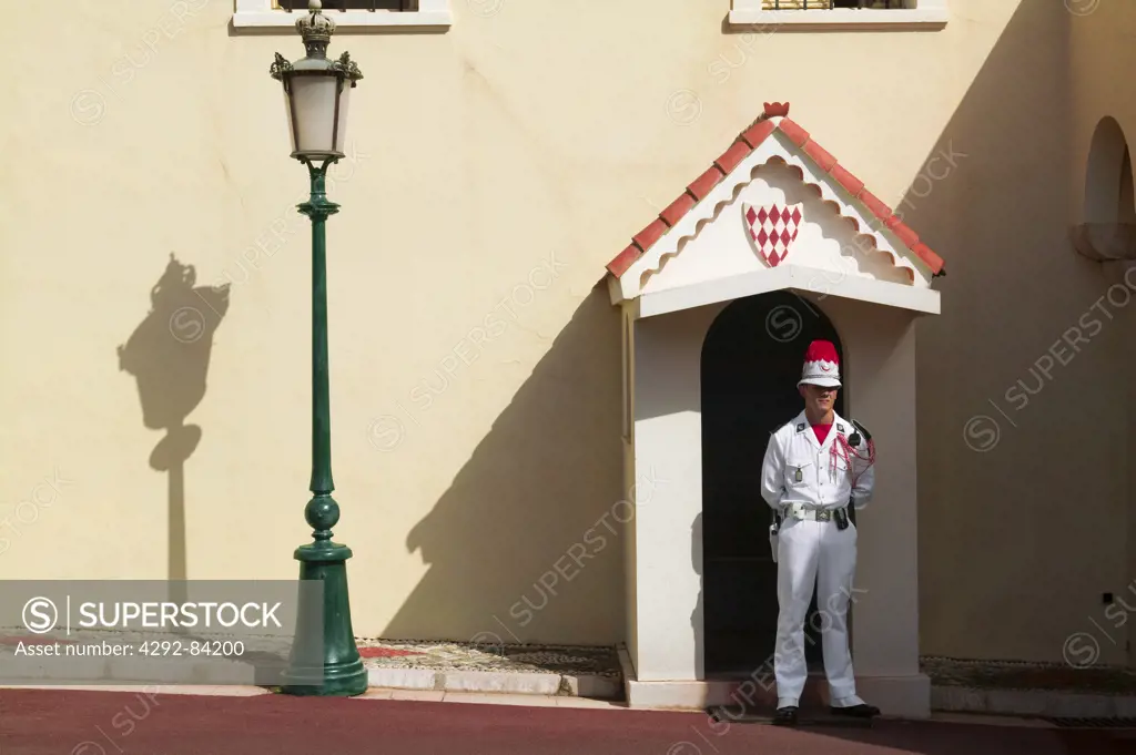 France, The French Riviera, Montecarlo, guard at the royal palace entrance