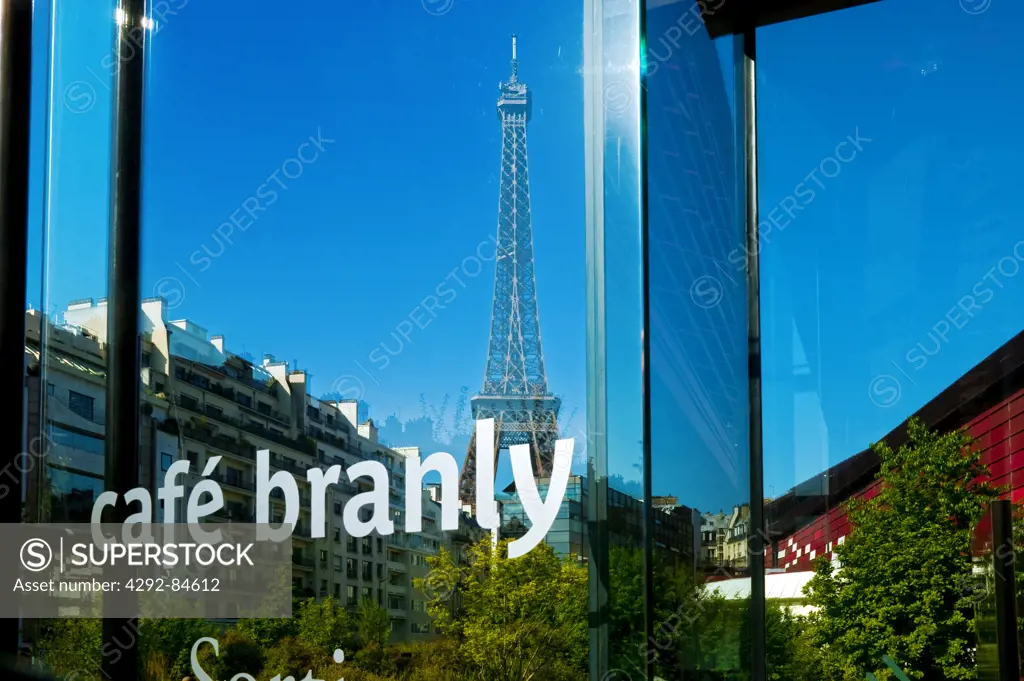 France, Île-de-France, Paris, the Tour Eiffel from the Quai Branly museum