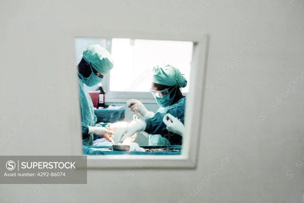 Africa, Uganda, Gulu,  acor hospital doctors in operation room