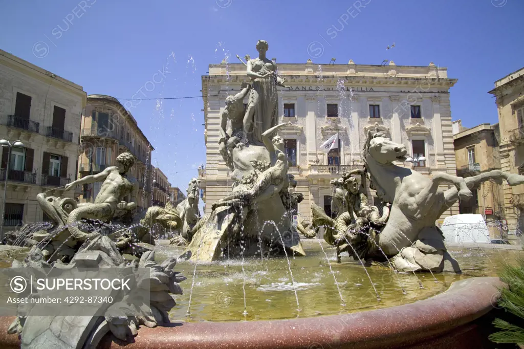 Italy, Sicily, Siracusa, Archimede square, Diana fountain
