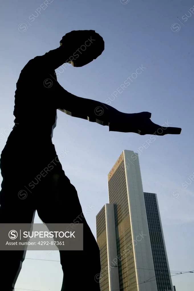 Hammering Man', sculpture by Jonathan Borofsky, Frankfurt, Hessen, Germany