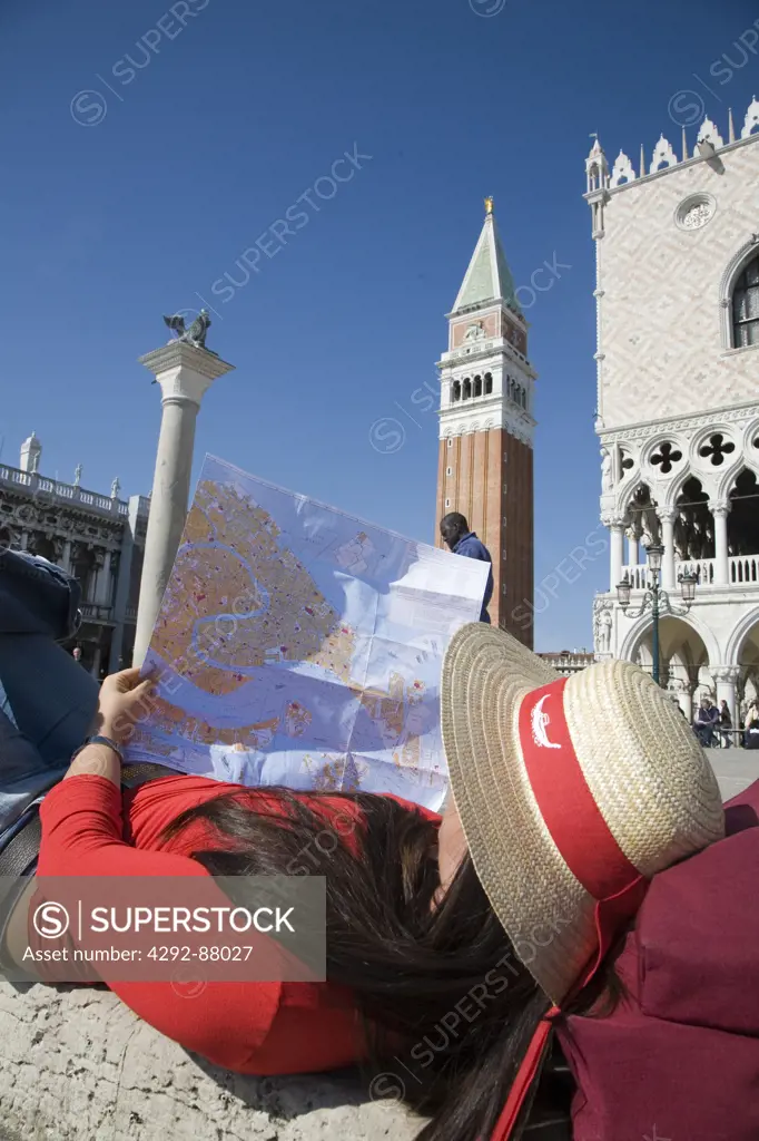 Italy, Venice, tourist in Saint Mark's Square