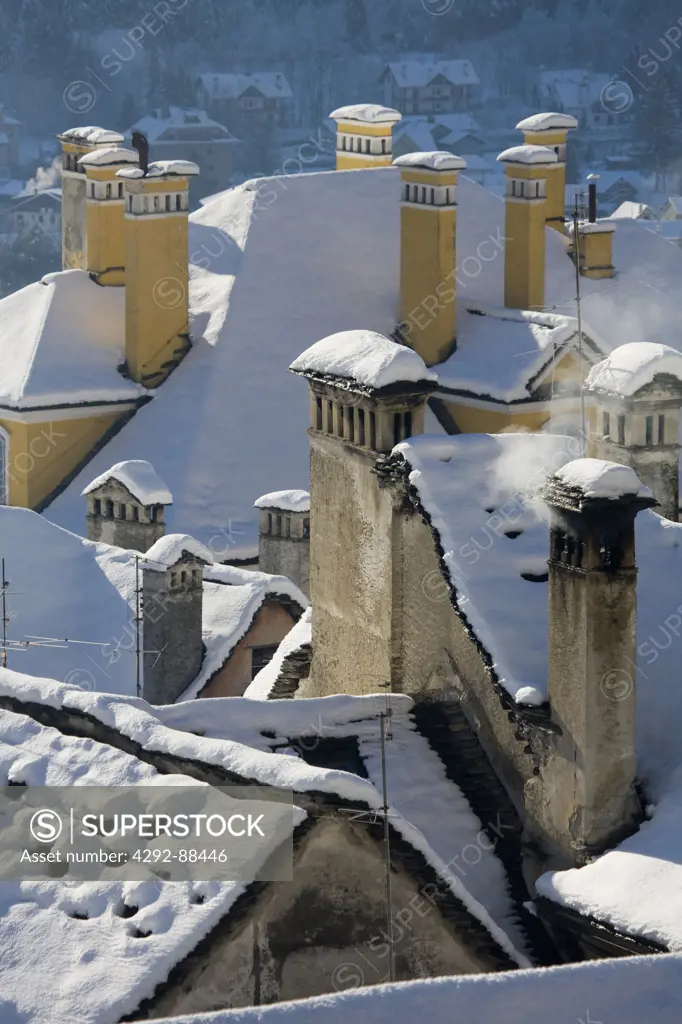 Italy, Piedmont, Craveggia, Snow-covered roof.