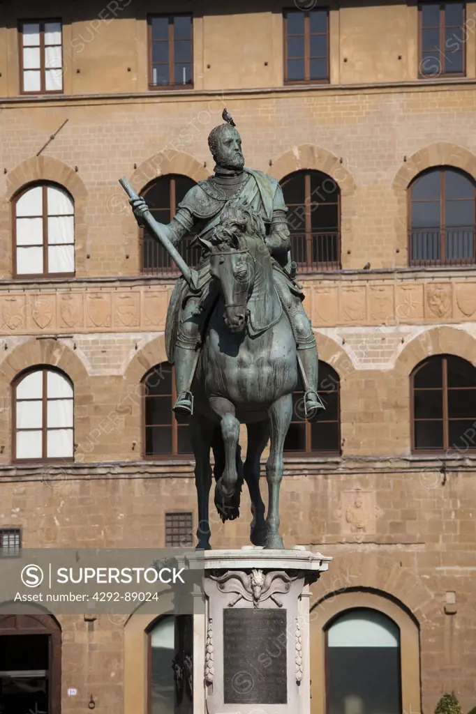 Italy, Tuscany, Florence, Piazza della Signoria, statue of Grand Duke Cosimo I.