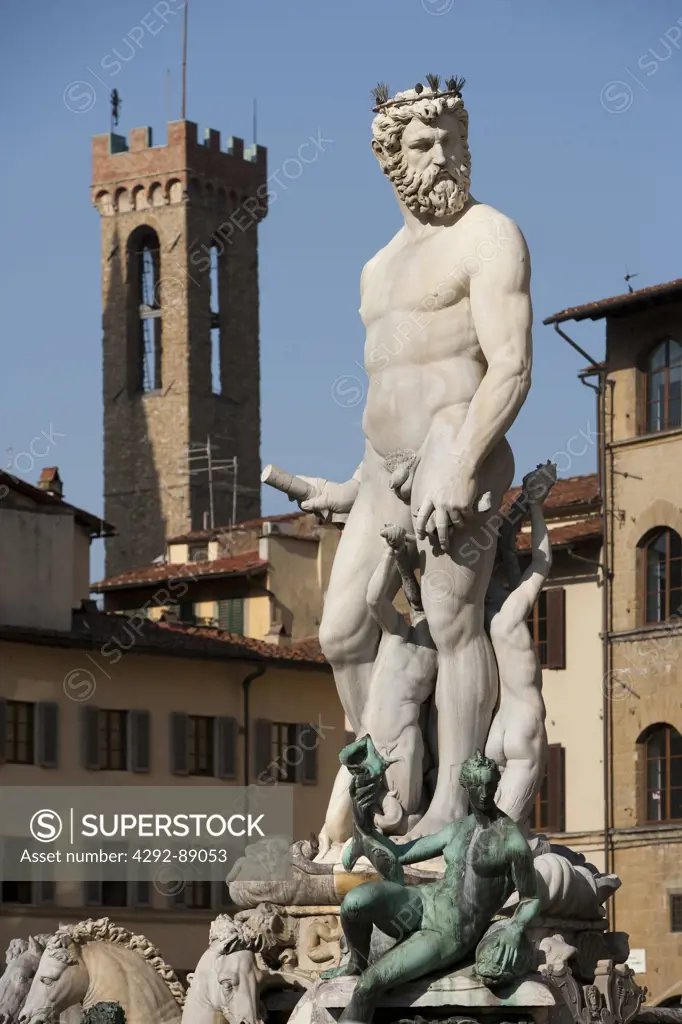 Europe, Italy, Florence, Piazza Signoria, Ammanati fountain and Nettuno statue