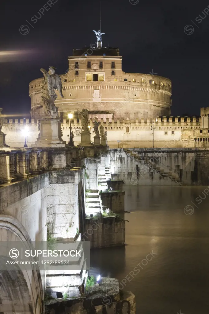 Italy, Lazio, Rome, Castel Sant'Angelo at night