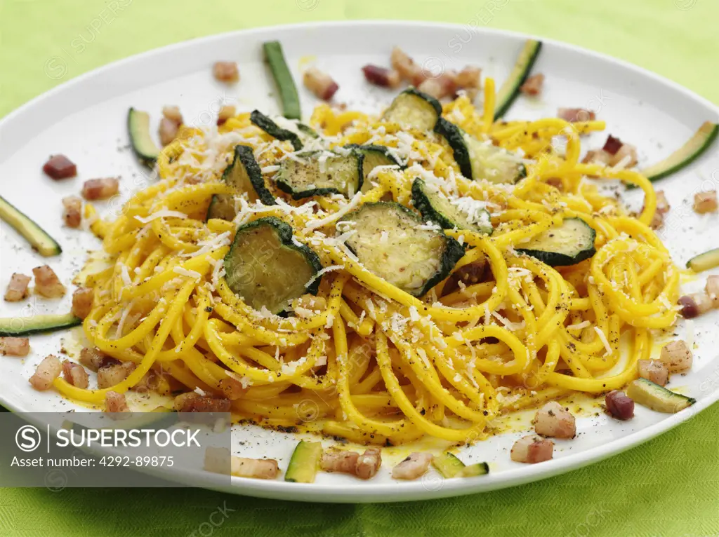 Spaghetti with carbonara sauce and zucchini