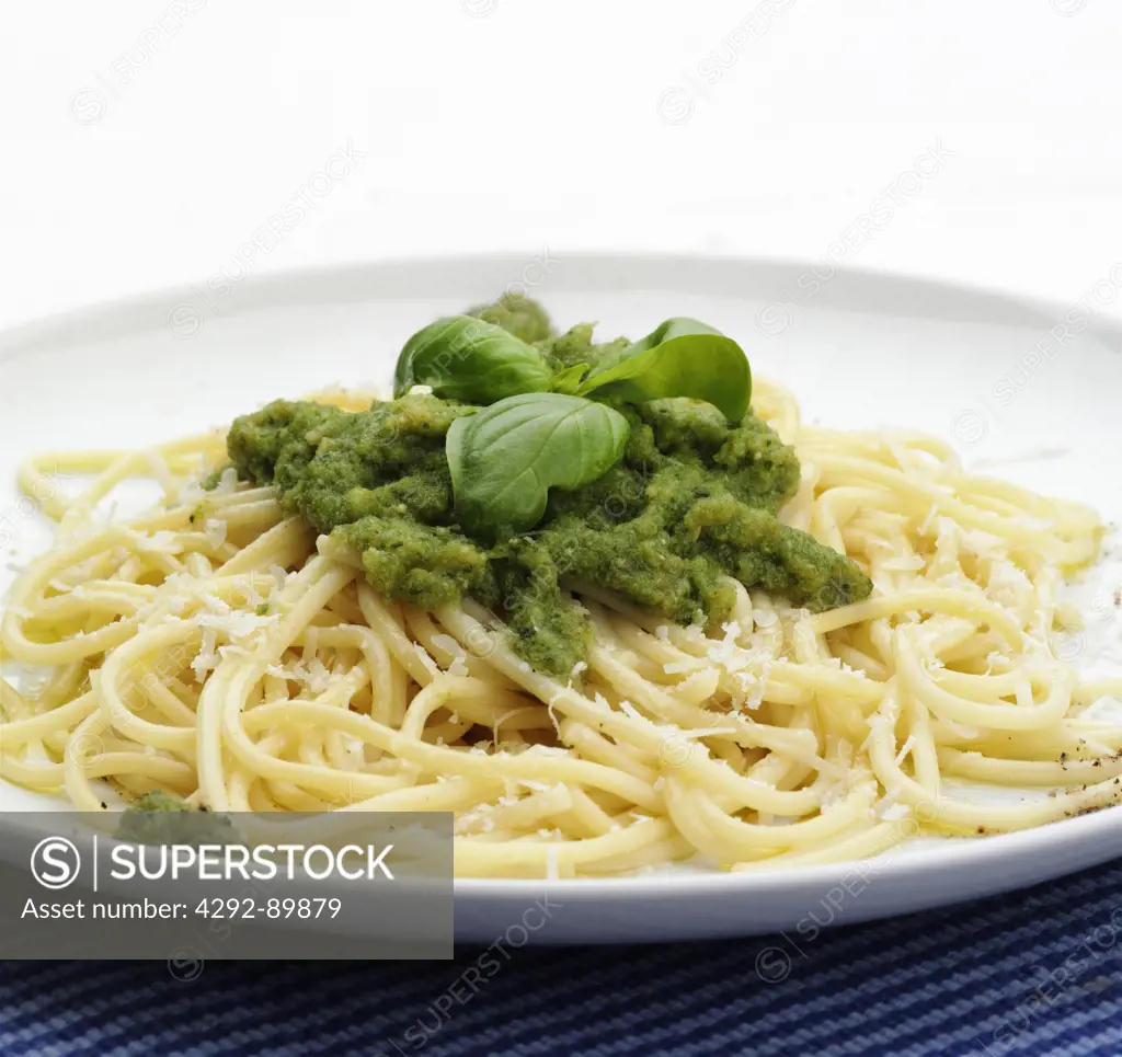 Pasta with basil sauce