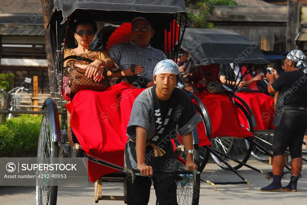 Japan, Takayama, couple carryed on a rickshaw