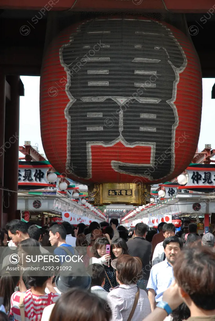 Japan, Tokyo, Asakusa, Asakusa Kannon Temple, Lantern at Kaminarimon Gate