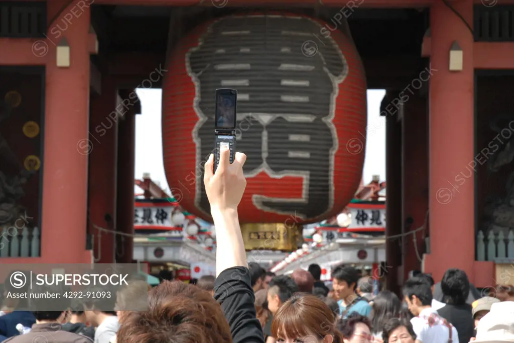 Japan, Tokyo, Asakusa, Asakusa Kannon Temple, Lantern at Kaminarimon Gate
