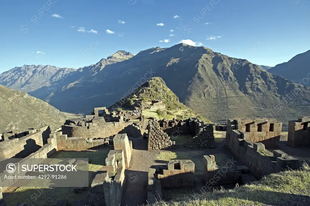 Peru, Cuzco area, Crow Valley, Pisac, ruin of Inca city