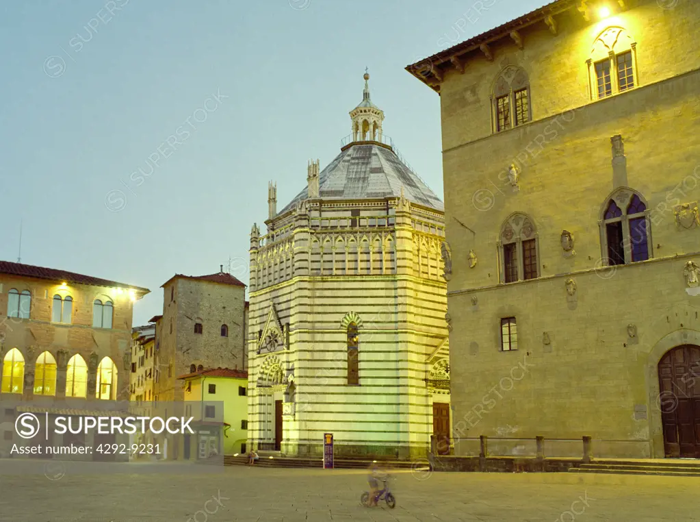 Italy, Tuscany, Pistoia, Piazza Duomo, Baptistery at Dusk