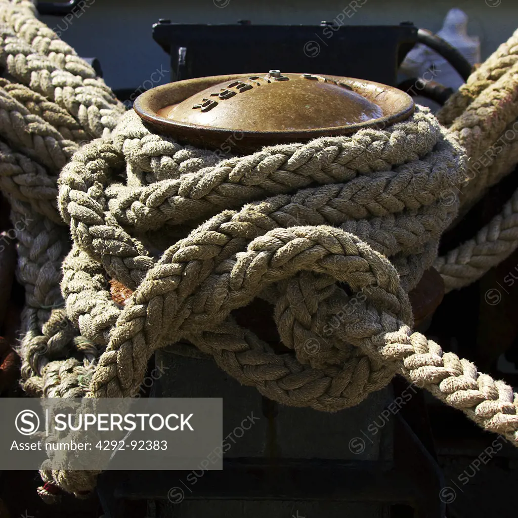 Ropes rolled up on a sailboat's deck