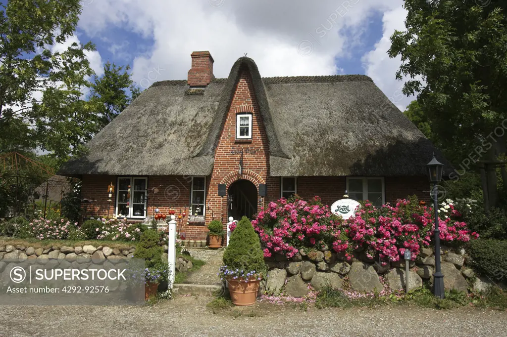 Germany, North Sea, Schleswig-Holstein, Sylt island. Keitum village, typical house