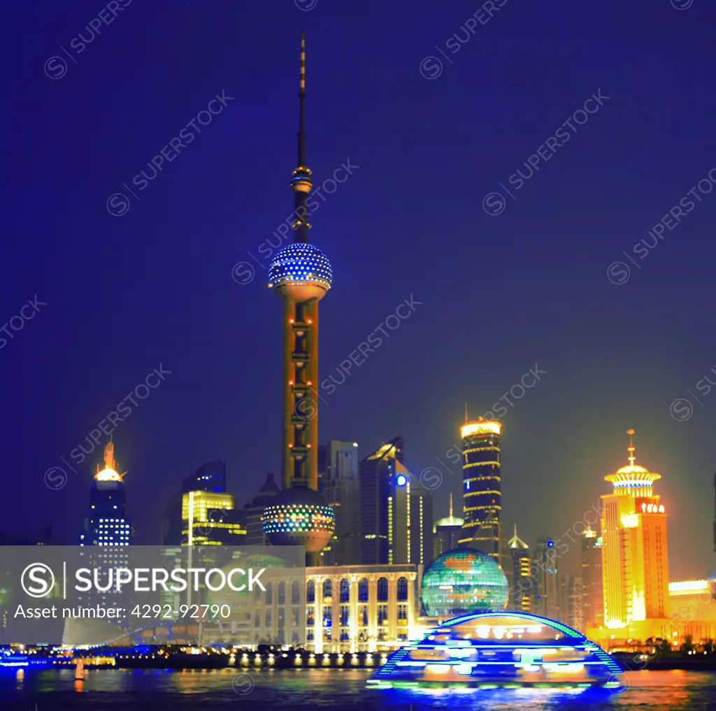 China, Shanghai, Pudong view fron the Bund, Huangpu river