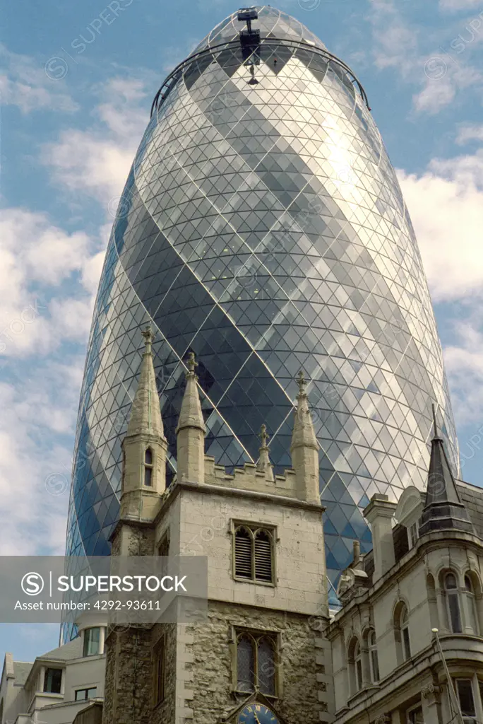 England, London, The swiss re building 'Gherkin', Sir Norman Foster building.
