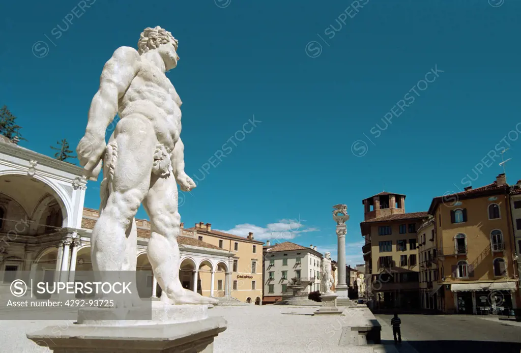 Italy, Friuli Venezia Giulia, Udine, Piazza della Libertà, Square, Statue of Cacus.