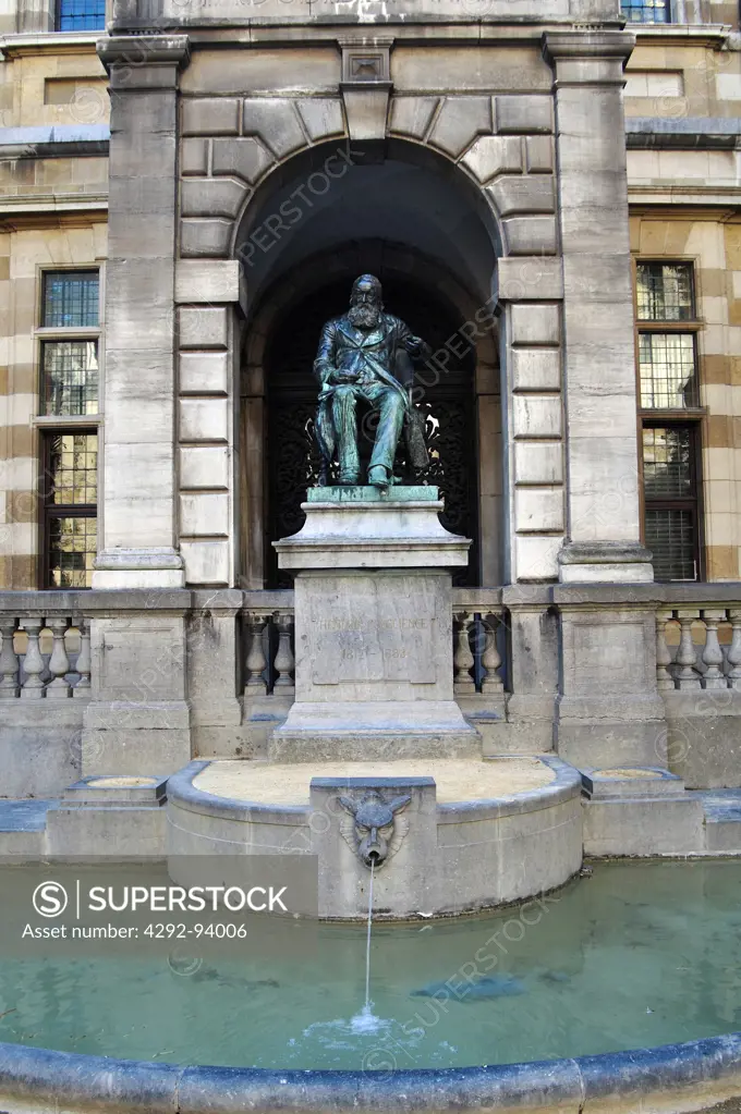 Belgium, Flanders, Antwerp, Hendrik Conscienceplein Square, Hendrik Conscience Statue and Fountain