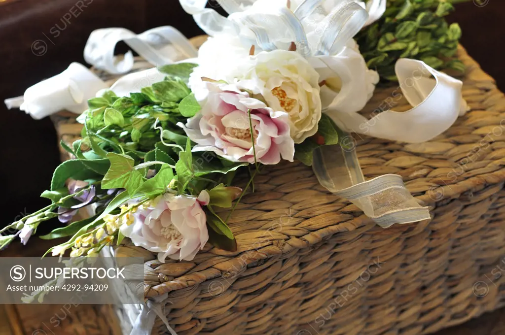 Artificial Flowers whit Basket