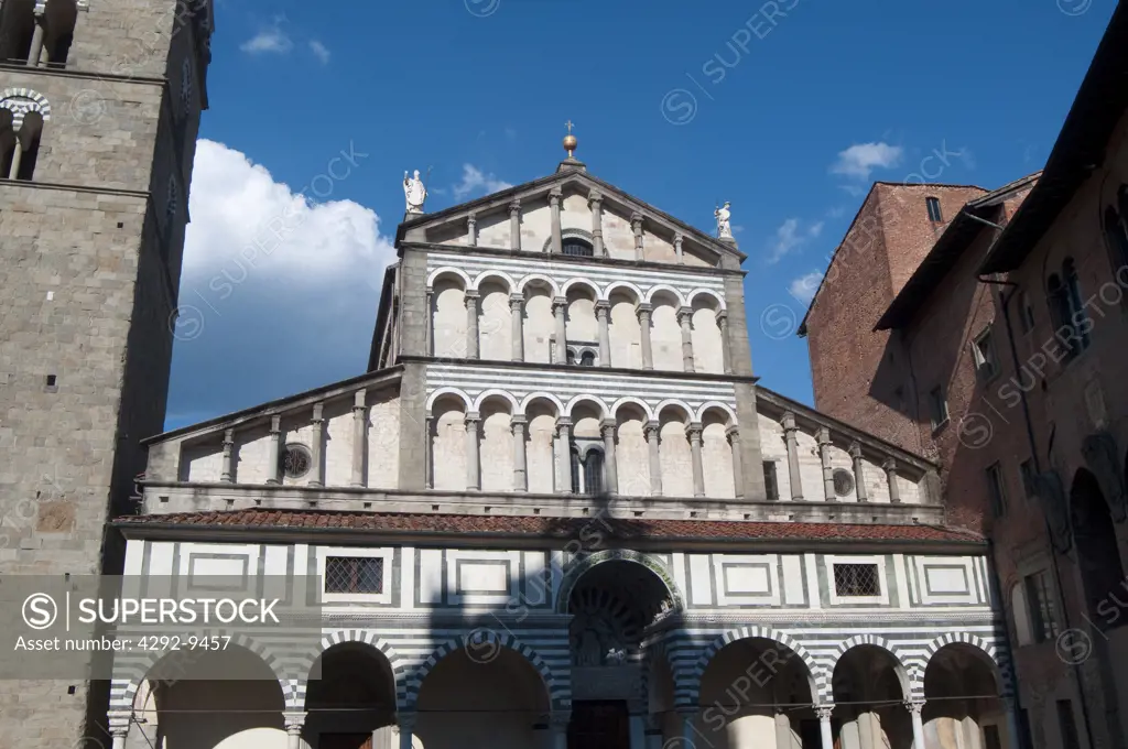 Italy, Tuscany, Pistoia, Piazza Duomo, San Zeno Cathedral