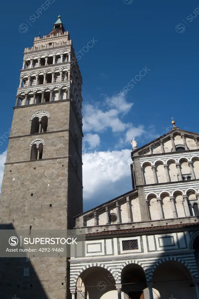 Italy, Tuscany, Pistoia, Piazza Duomo, San Zeno Cathedral and Belfry