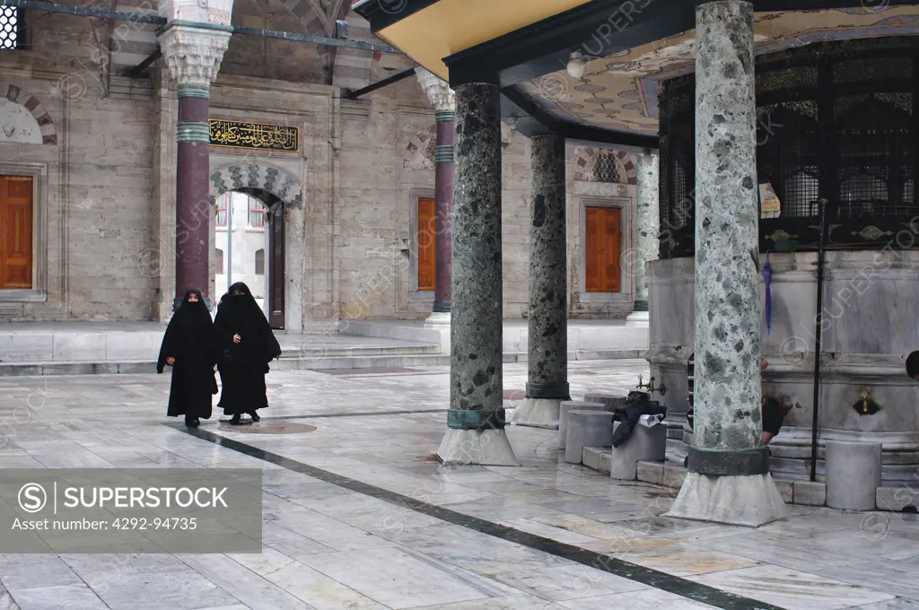 Turkey, Istanbul, Bayezid Mosque, Courtyard