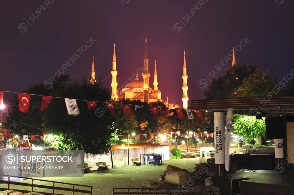 Turkey, Istanbul, Sultan Ahmet Camii,  Blue Mosque, Illuminated at Night