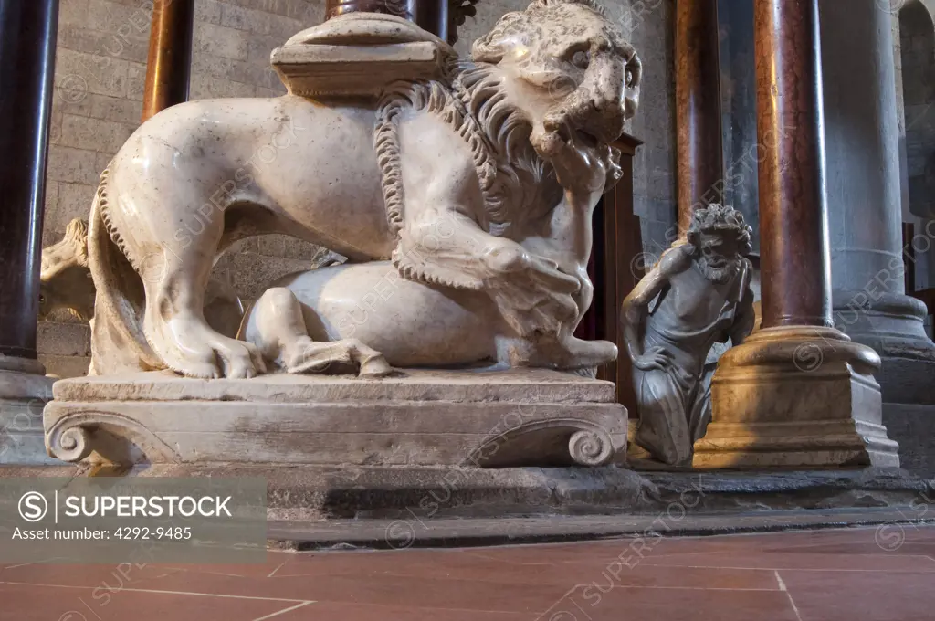 Italy, Tuscany, Pistoia, Sant Andrea Church, Pulpit, Giovanni Pisano Artists, Detail of Lion Statue