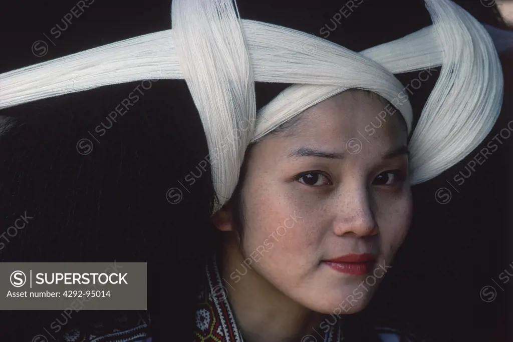 Chiana, Guizhou province, portrait of a Hmong woman