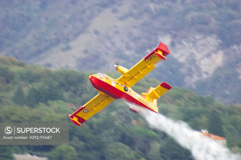 Bomabrdier Aerospace 415 Canadair firefighter airplane