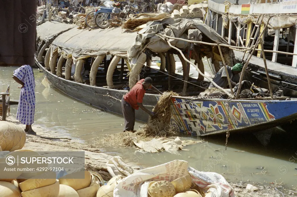 Mali, Mopti, pinasses, canoes and harbor