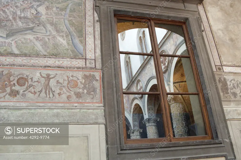 Italy, Tuscany, Florence, Palazzo Vecchio, Courtyard, Window Reflection