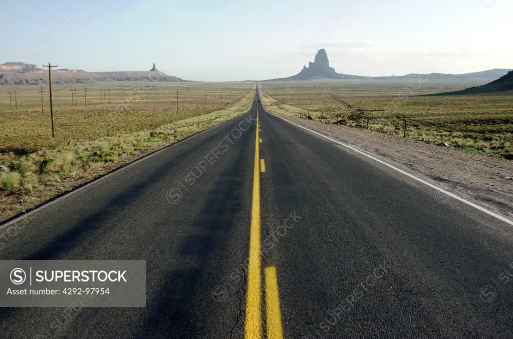 Usa, Utah. Road in Monument Valley