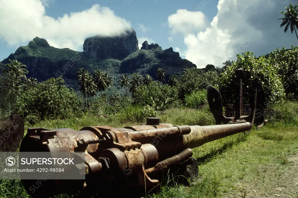 Polynesia, French Polynesia, Bora Bora, 2nd World War cannon