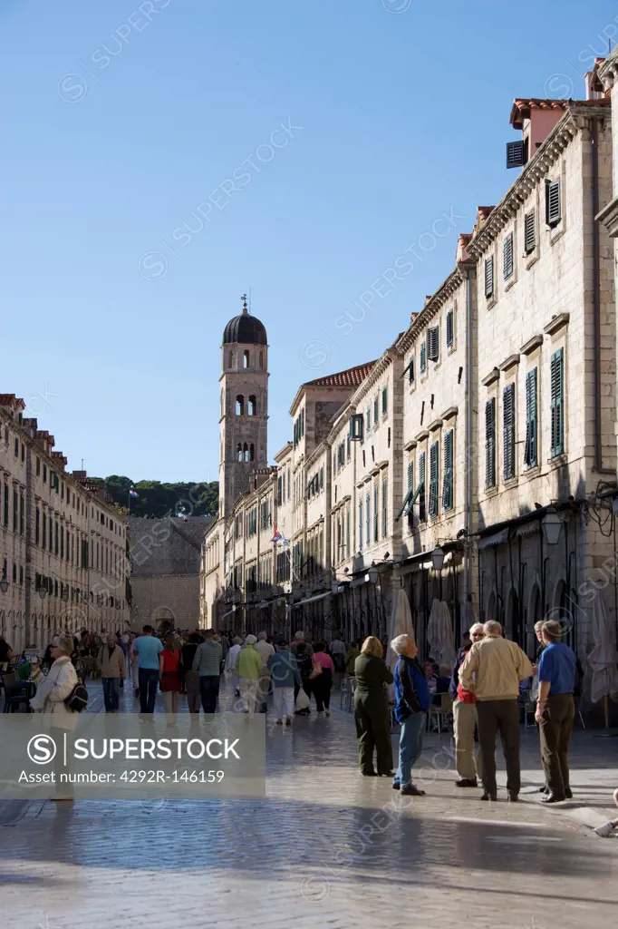 Croatia, Dubrovnik, people walking in the street