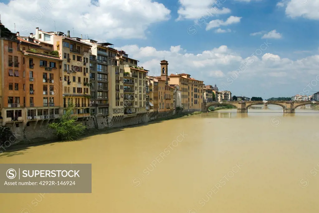 Italy, Tuscany, Florence, Panoramic view of Arno river from Ponte vecchio