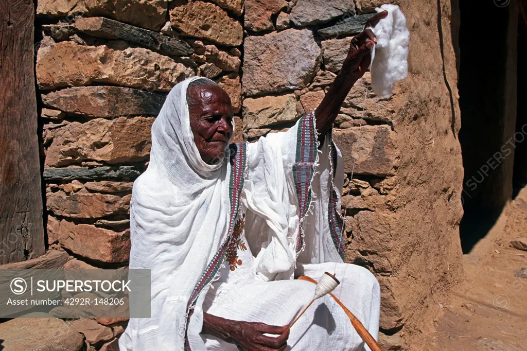 Africa, Ethiopia, craftswoman