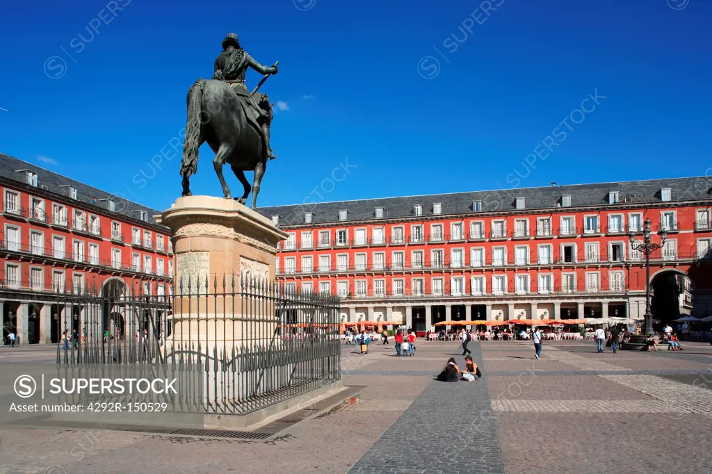 Spain, Madrid, Plaza Mayor, statue of Felipe III